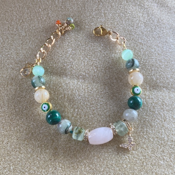 Crystal Bracelet with 6 different crystals, hand made. - Picture 3 of 4